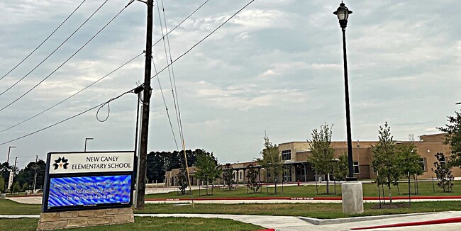 Building Photo - 18210 Via Aurelia Dr