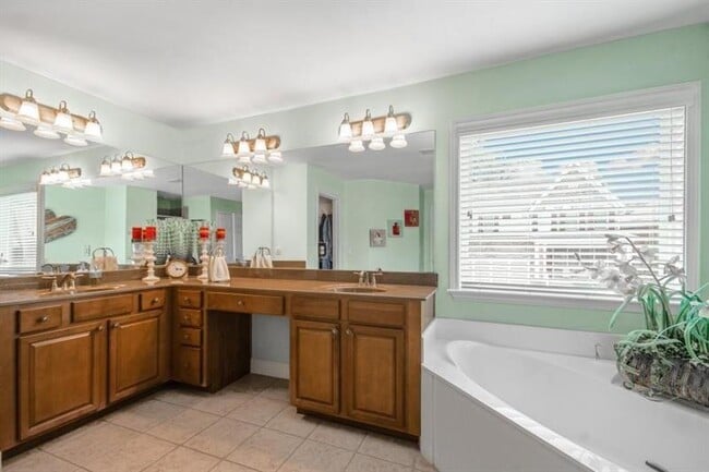 Building Photo - 10957 Waters Rd