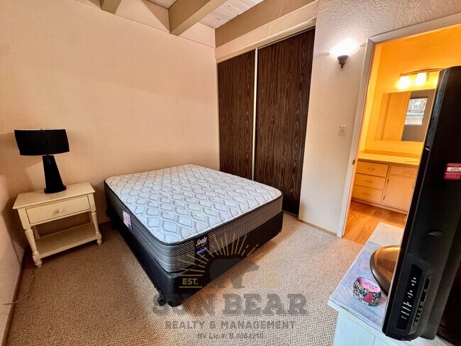 Building Photo - 3 Bedroom in Central Location in Incline!