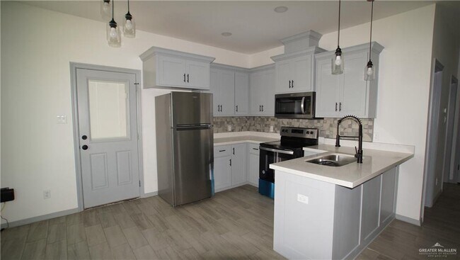 Building Photo - 11 Ozark Ave