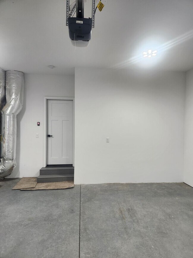 Building Photo - 625 S 83rd Ave