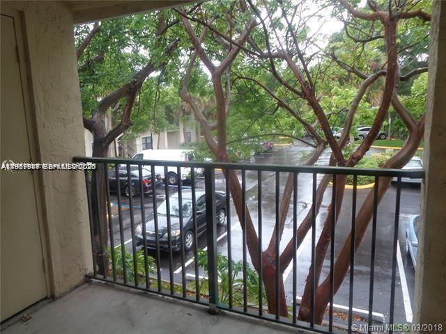 Building Photo - 650 S Park Rd