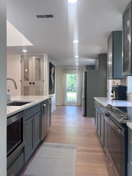 Building Photo - 985 Sea Gull Dr