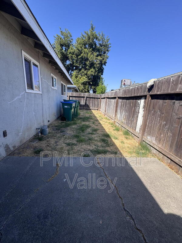 Building Photo - 8920 N El Dorado St
