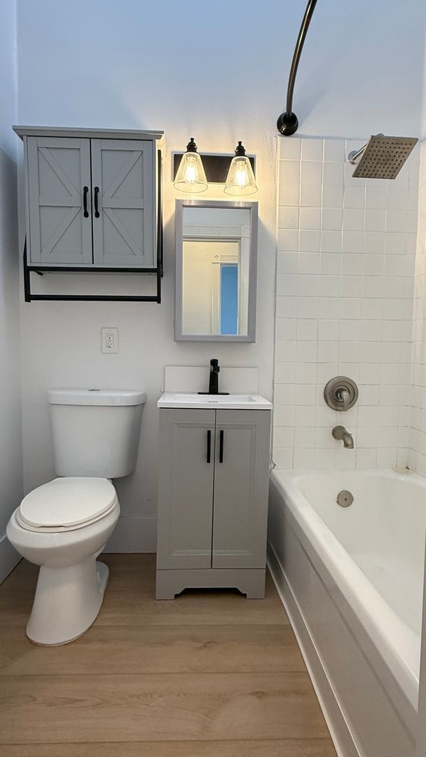 Building Photo - Mission Blvd- Beach Living- 1 bed 1 bath!