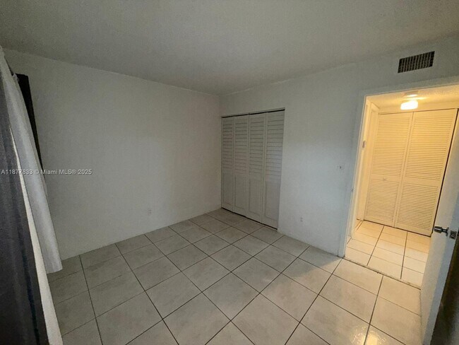 Building Photo - 3396 Foxcroft Rd