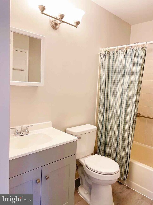 Fully updated bathroom - 15 Azalea Ct