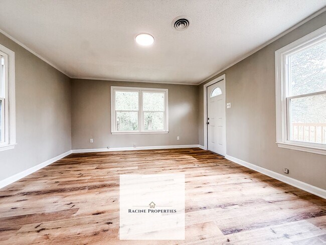 Building Photo - Country retreat in Piedmont!