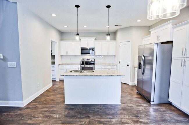 Building Photo - 208 Liam Ct