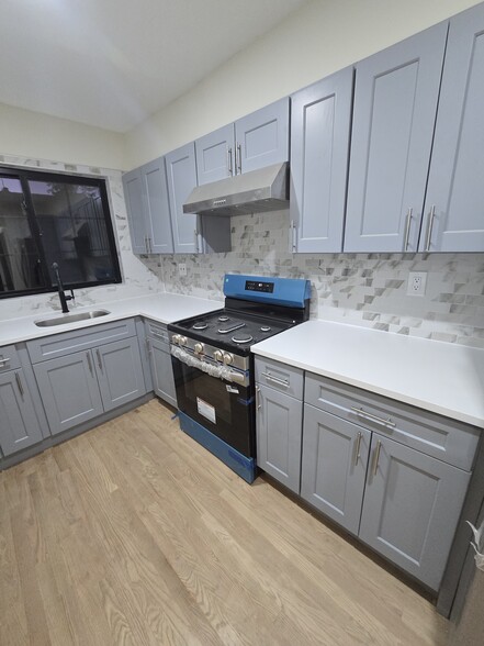 Building Photo - 5028 65th Pl