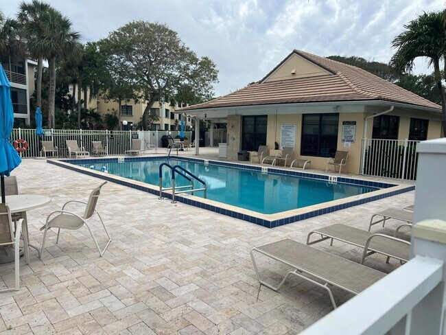 Building Photo - 300 N Hwy A1A