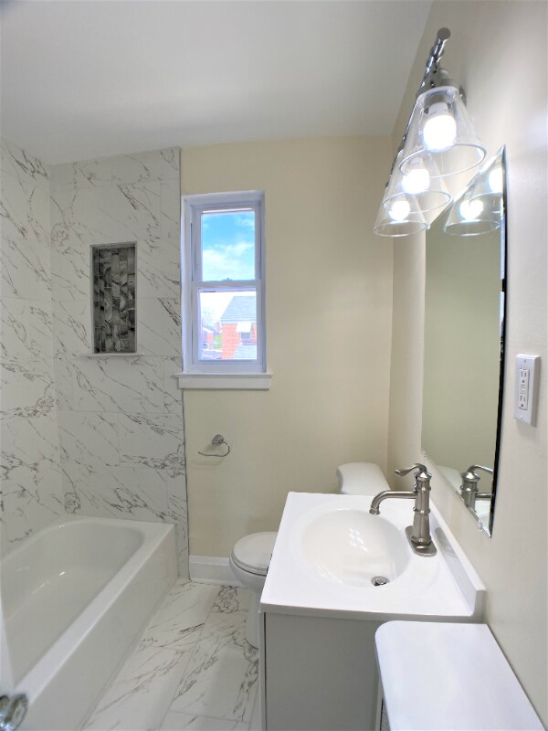 Building Photo - 95 Kentway