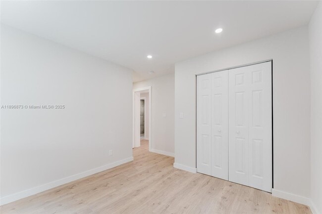 Building Photo - 1430 SW 32nd Ct