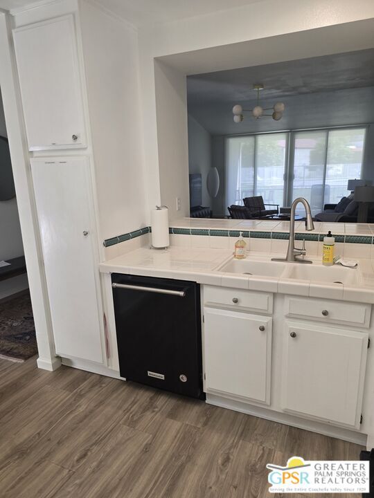 Building Photo - 1249 S La Verne Way