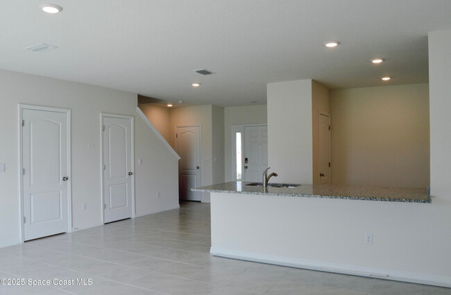 Building Photo - 2712 Golden Trout Ln