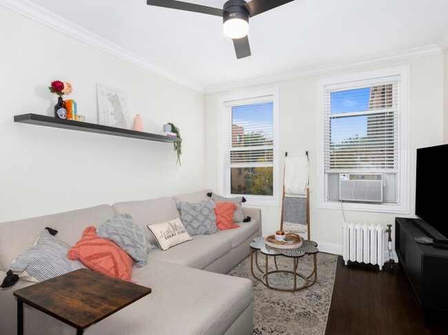 Building Photo - 1335 W Lunt Ave