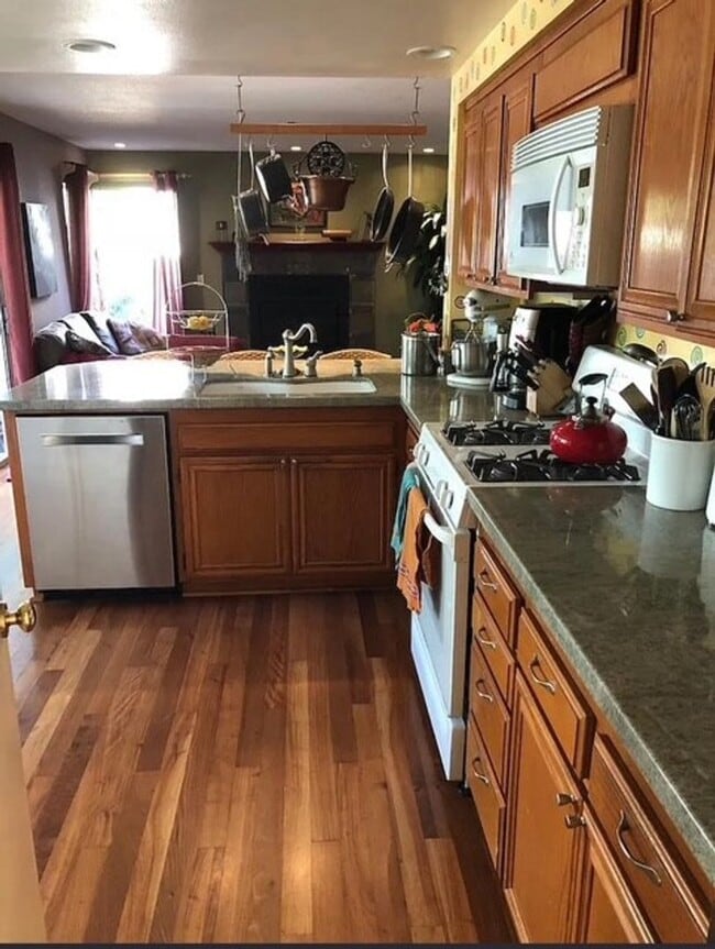 Building Photo - 3 Bedroom 2.5 Bath Arbors Home