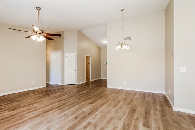 Building Photo - 13254 W Paradise Ln