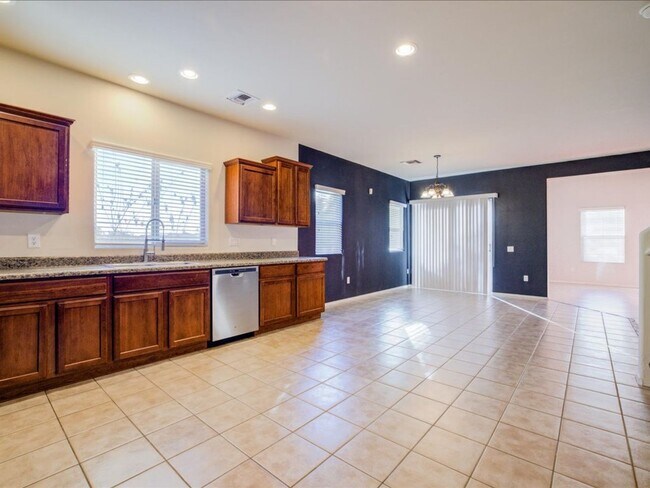 Building Photo - PROMO 1/2 OFF FIRST MONTH'S RENT!!*