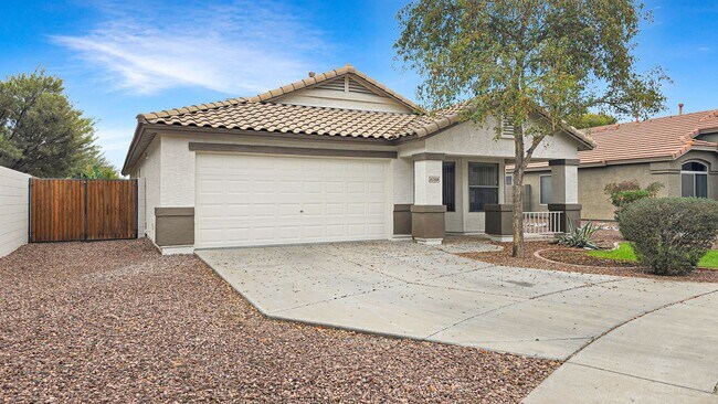 Building Photo - Close to I-10 and shopping in Goodyear!