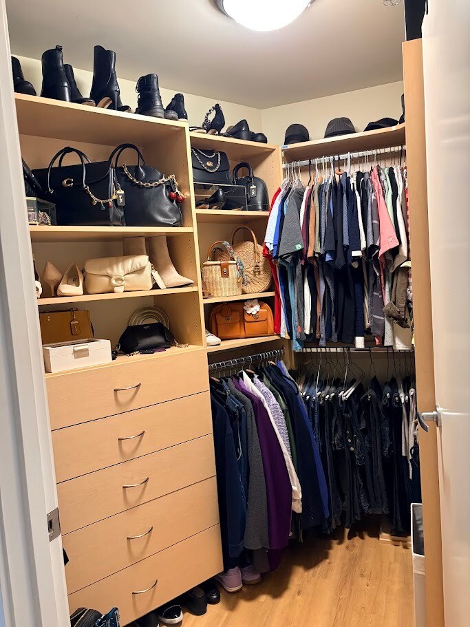 Masater Closet - 1926 W Burnside St