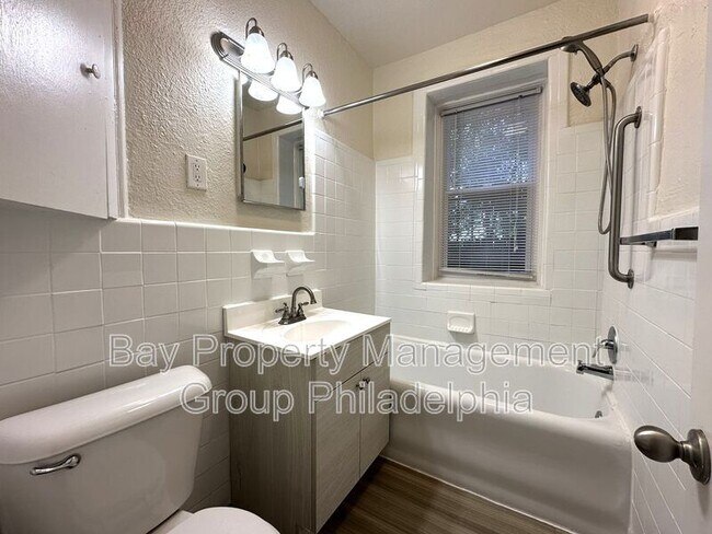 Building Photo - 2809 W Queen Ln