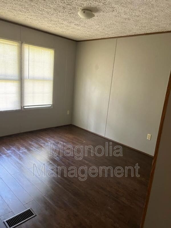 Building Photo - 137 Cardinal Ln