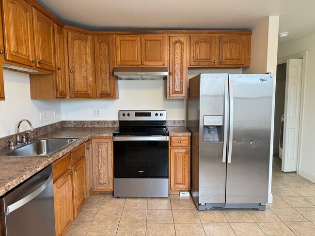 Building Photo - 3131 Lincoln Hwy E