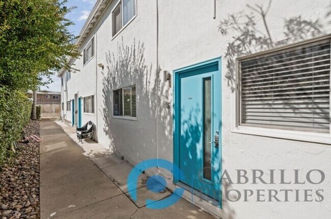 Building Photo - 4121 1/2 Kansas Street