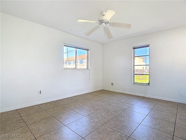 Building Photo - 1107 Cape Coral Pkwy W