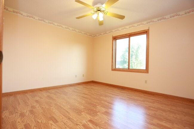 Building Photo - 4 BD Brooklyn Park Home for Rent