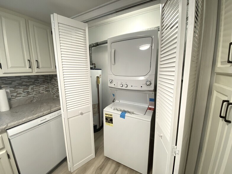 new lg bin washer/dryer! - 20 Mesa Rd