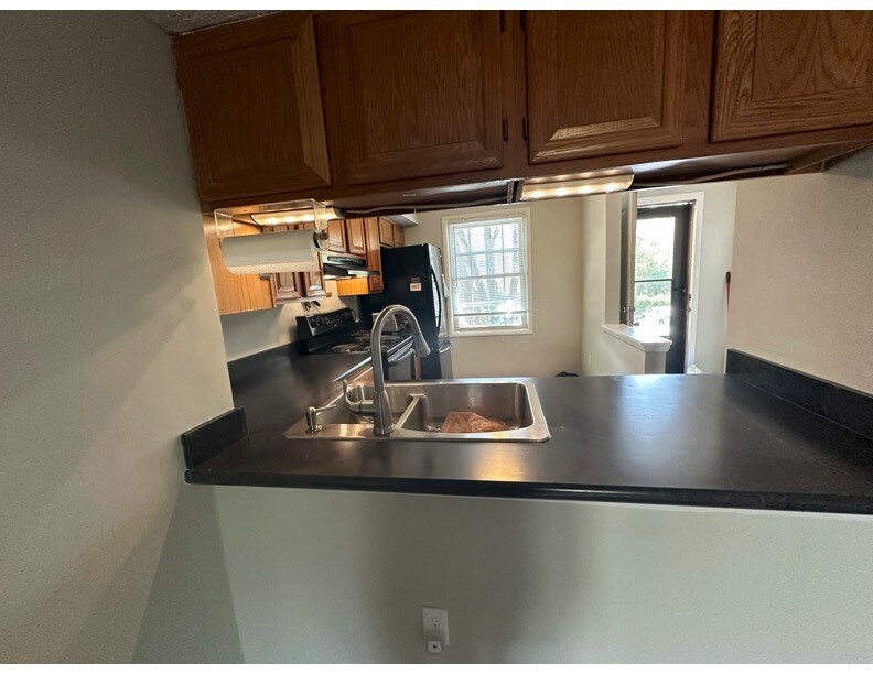 Kitchen Pass Thru - 5811 Rowanberry Dr