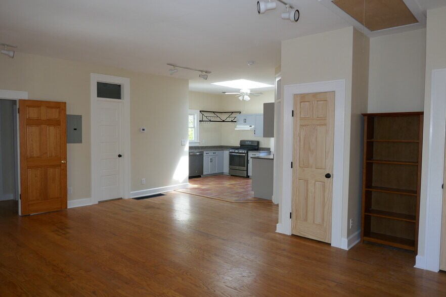 Primary Photo - 145 S Columbia Dr