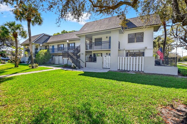 Building Photo - 2018 SW 29th Ct