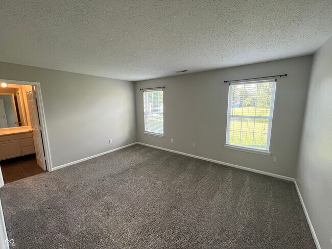 Building Photo - 10896 Riverwood Blvd