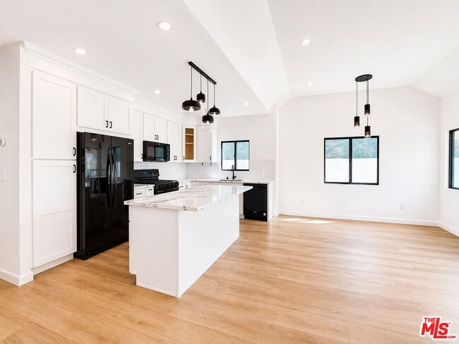 Building Photo - 818 N Genesee Ave