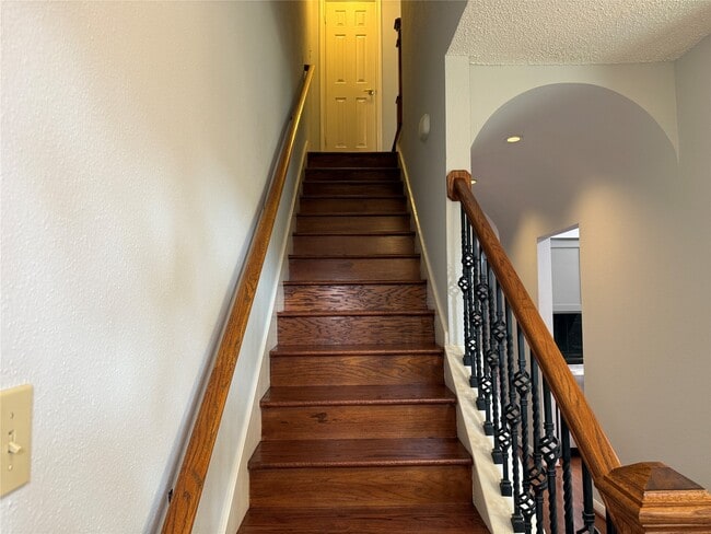 Building Photo - 3636 Lake St