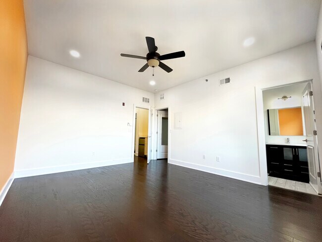 Building Photo - 514 W Montgomery Ave