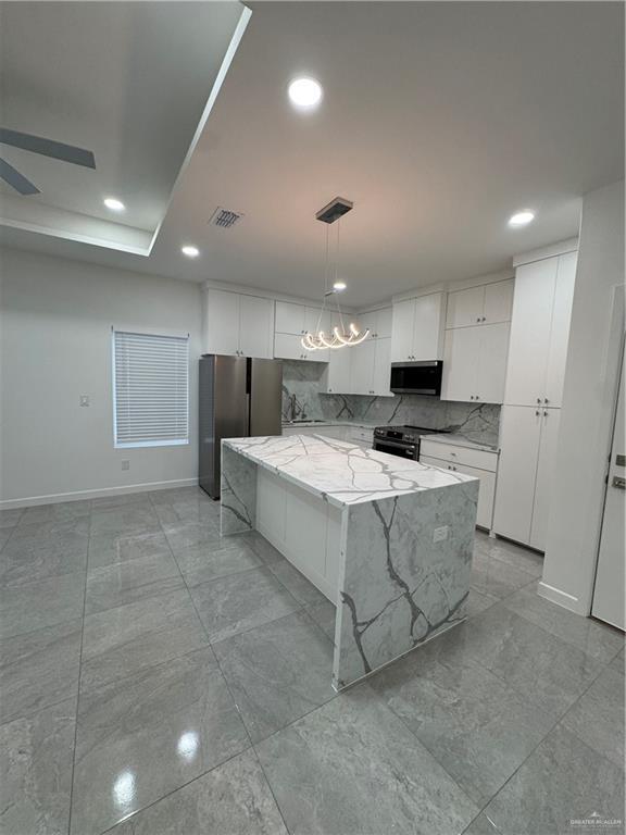 Building Photo - 13 Cassandra St