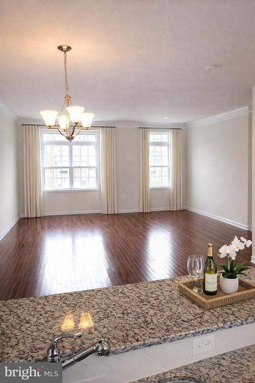 Building Photo - 23109 Dunlop Heights Terrace