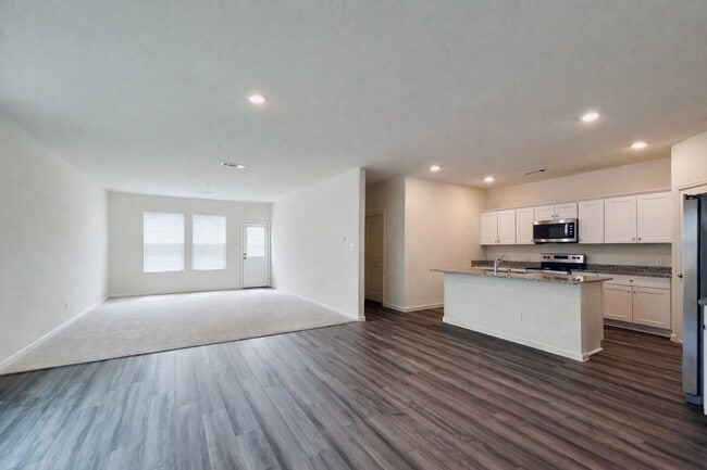 Building Photo - 669 Amesbury Rd