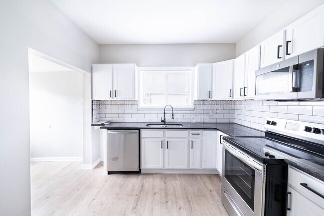 Building Photo - 3850 N Capitol Ave