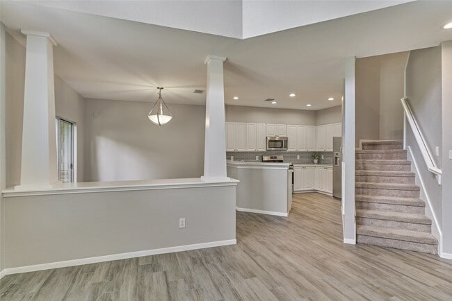 Building Photo - 25 Scarlet Woods Ct