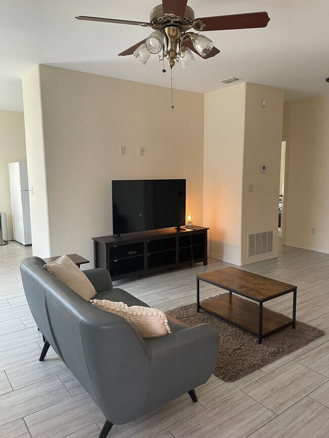 Building Photo - 1 bedroom /1 bathroom units available in a brand new complex!  Move in now!!