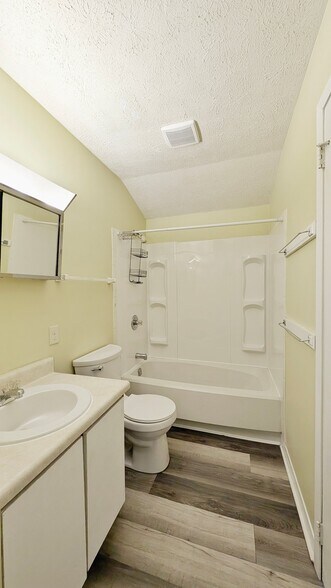 Building Photo - 534 E Graham Pl