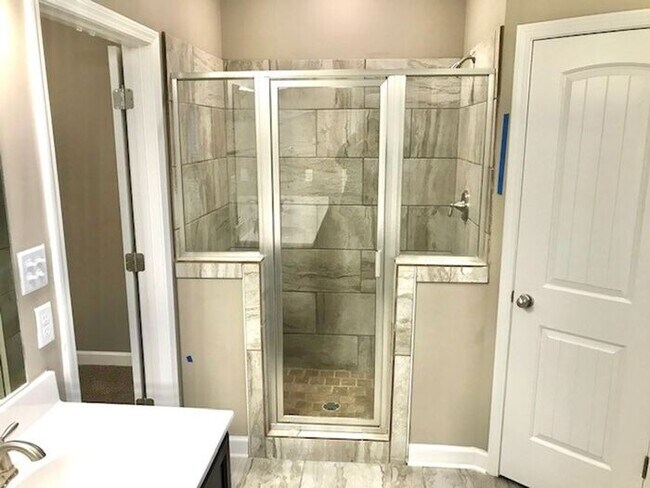 Building Photo - Now Leasing a Brand New 5 Bedroom 3 Bath Home