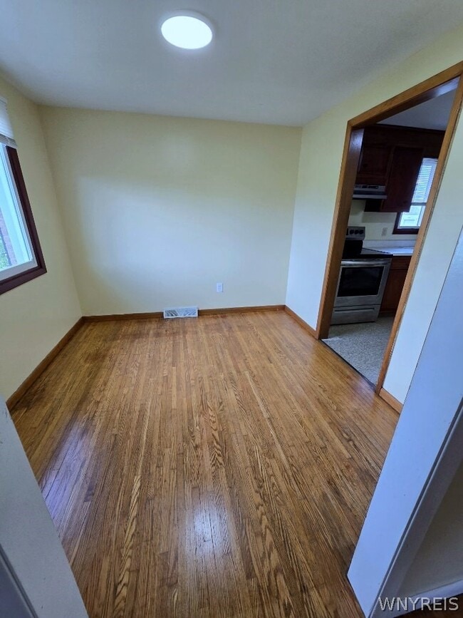 Building Photo - 9 Floreis Ct