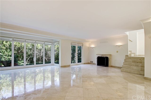 Building Photo - 1440 Sunset Plaza Dr