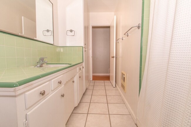 Building Photo - Charming 3 Bed/2 Bath Home in Bird Rock/ La Jolla- 1 Block from the Ocean!